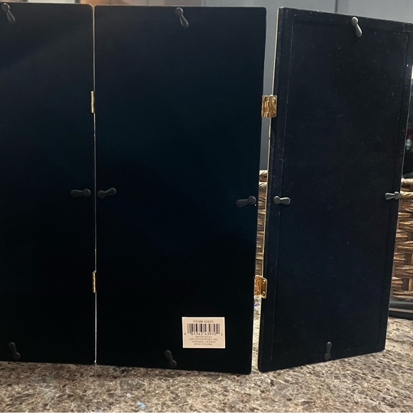 Gold Multi-Photo Frame - Picture 3 of 3